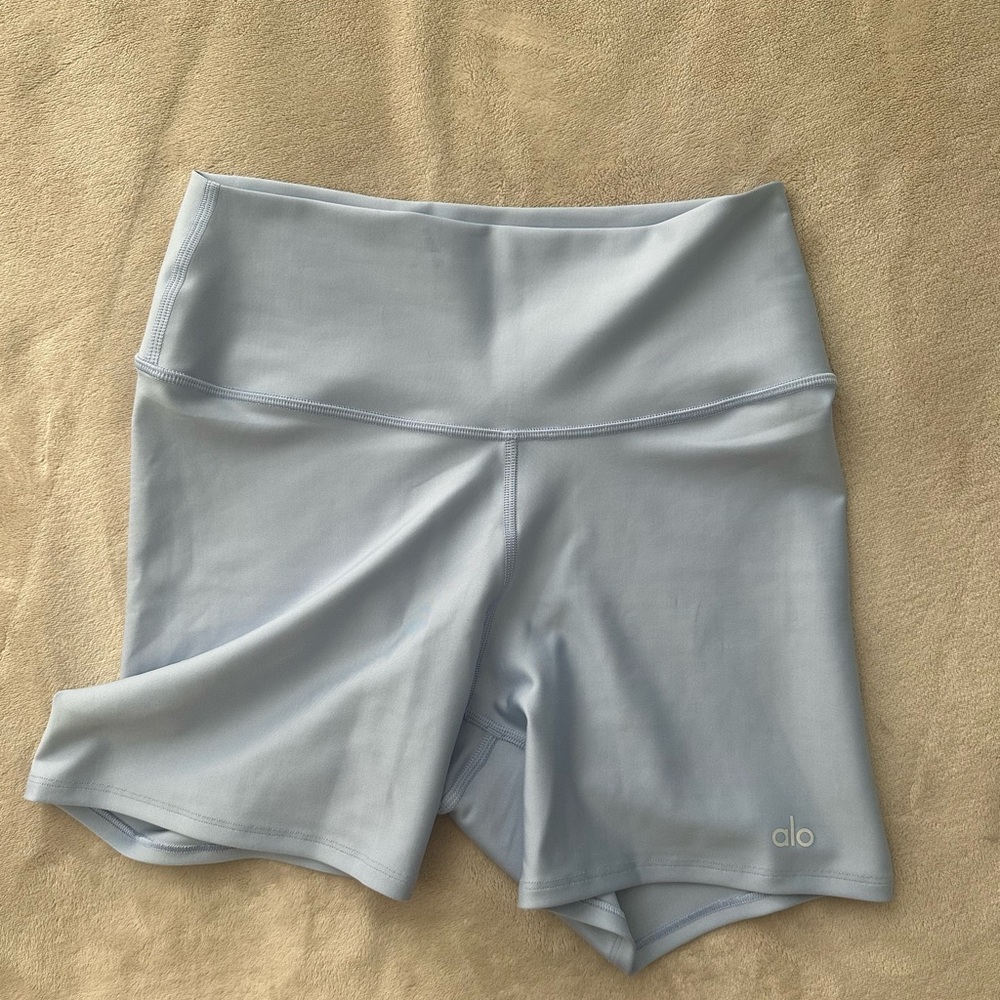 ALO Yoga Seashell Blue 5” Airlift Energy short